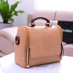 The British crown new handbag fashion handbag portable shoulder Xiekua package retro female bag wholesale