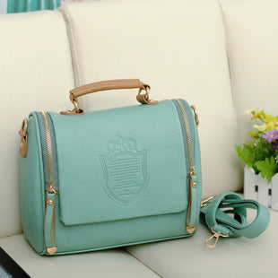 The British crown new handbag fashion handbag portable shoulder Xiekua package retro female bag wholesale