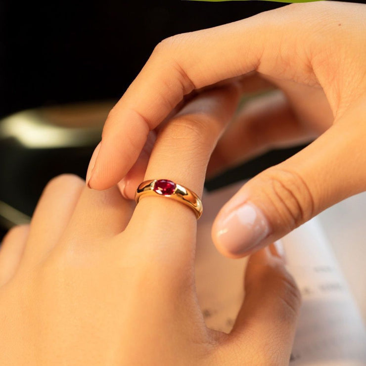 Retro Simple Ruby Emerald Men's And Women's Same Stylish Glossy Ring