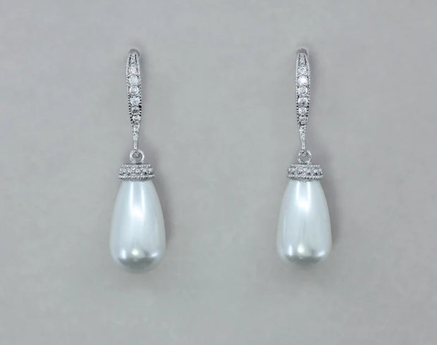 Elegant Drop-shaped Artificial Freshwater Pearl Shell Pearl Fully-inlaid Long Earrings