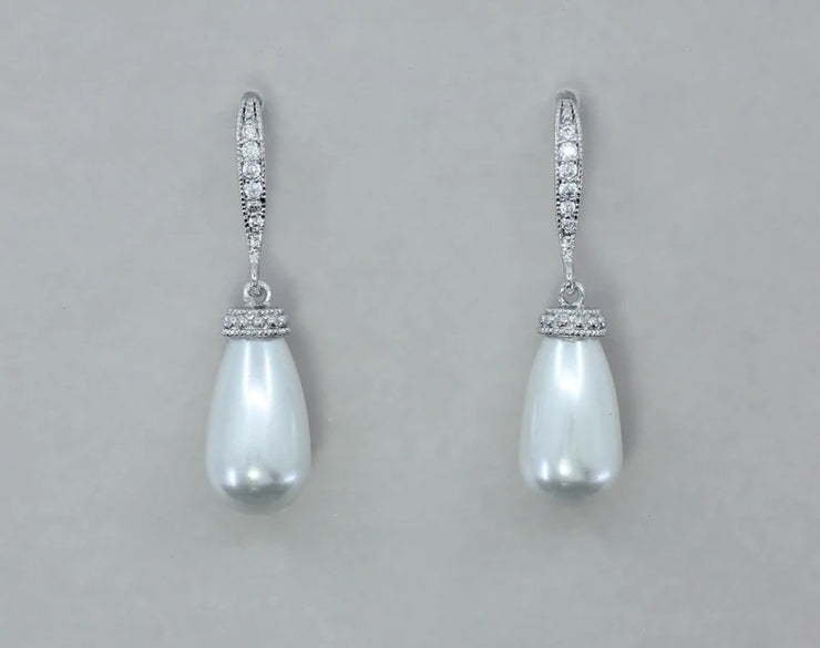 Elegant Drop-shaped Artificial Freshwater Pearl Shell Pearl Fully-inlaid Long Earrings