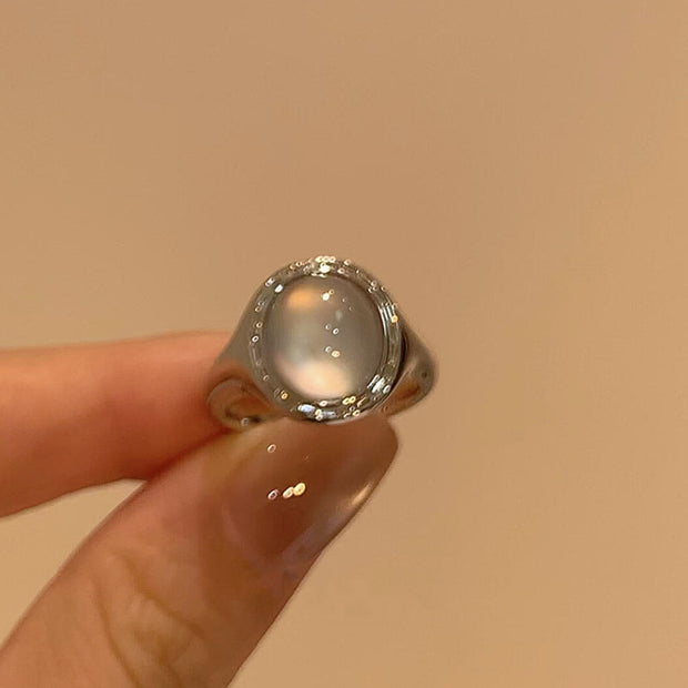 White Moonlight Oval Ring Women's Simple Exquisite High-end Fashion
